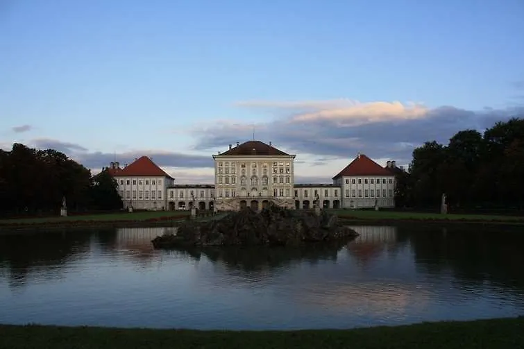 Laimer Hof Am Schloss Nymphenburg Munich