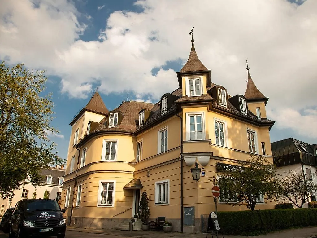 Laimer Hof Am Schloss Nymphenburg Munich Germany