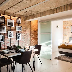 2-independent-luxury-lofts-side-by-side-152m2-4br-co.find-berlin-hotels.com/